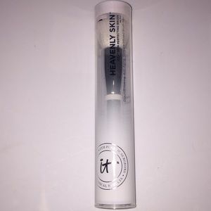 it cosmetics Makeup - IT Cosmetics Heavenly Skin Brush 702 it cosmetics Makeup - IT Cosmetics Heavenly Skin Brush 702